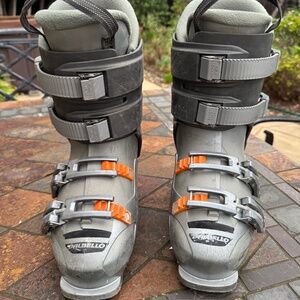 Dalbello ski boots, sz 7.5 with boot bag